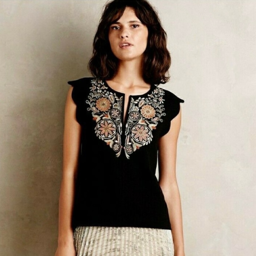 Anthropologie Akemi Kin Embroidered Scallop Sleeve Top Size XS